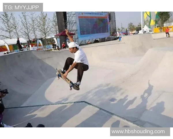 武汉滑板队的拼搏与梦想极限运动嘉年华的精彩瞬间回顾 武汉滑板队的拼搏与梦想极限运动嘉年华的精彩瞬间回顾