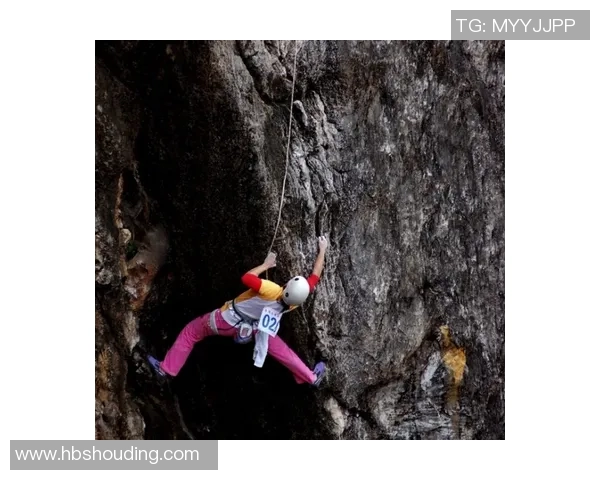 重庆攀岩队的灵活性揭秘:挑战极限与团队精神的完美结合 重庆攀岩队的灵活性揭秘:挑战极限与团队精神的完美结合